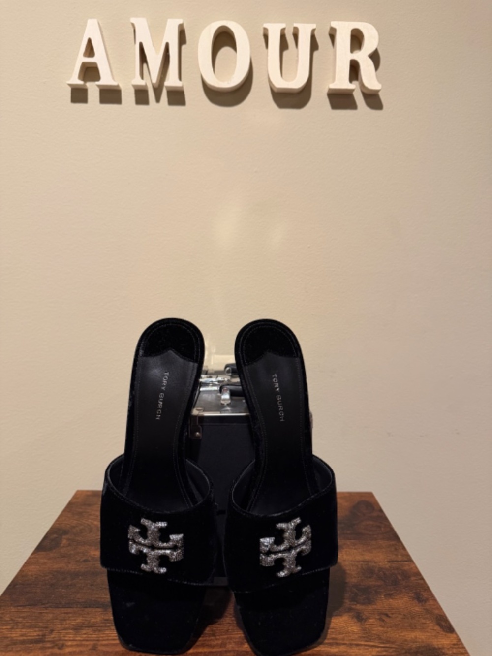 💖 Amour Certified 💖 Tory Burch Velvet Kitten Heels Rated 9/10